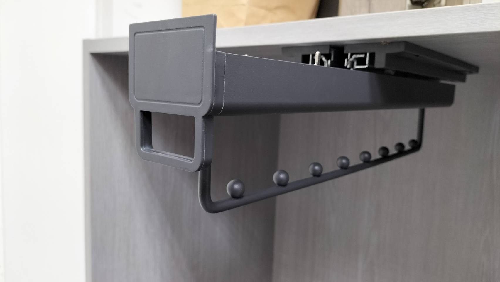 AK289-Top Mount Clothes Hanger With Soft-closing function